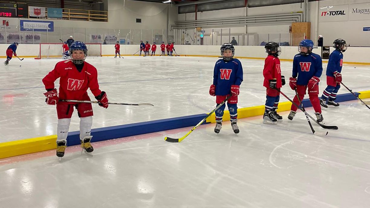 I Svereige har tilsvarende produkt vært benyttet i flere år, med stor entusiasme. Foto: Stockholms Ishockeyförbund.