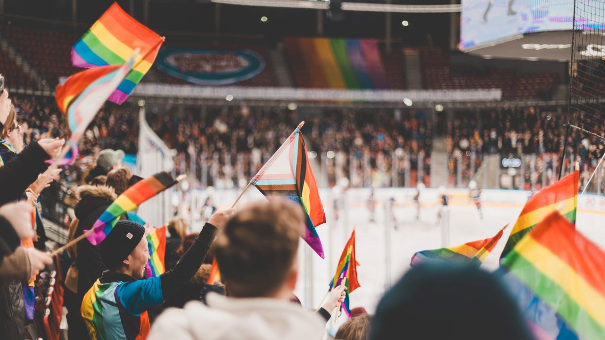 Det ble en fantastisk ramme rundt kampene under fjorårets Hockey Pride. Foto: Ida Toldnæs / Oslo Pride.