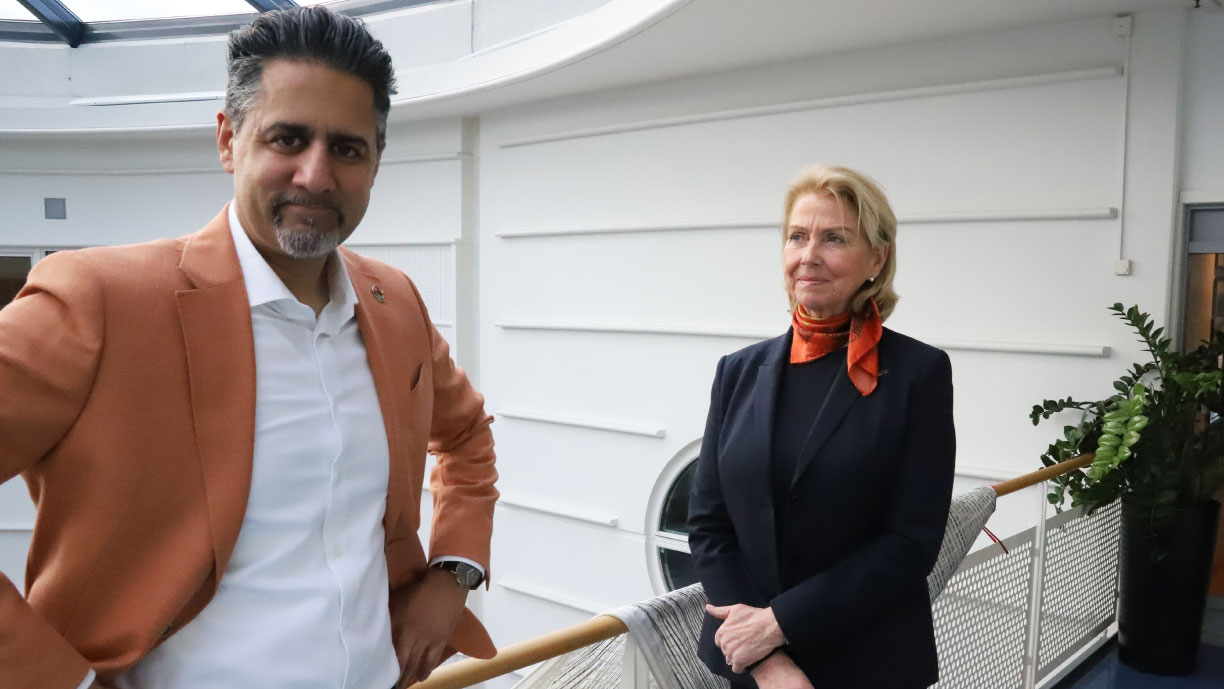 Foto: (NIF) Kulturminister Abid Q. Raja og Idrettspresident Berit Kjøll